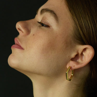 Everyday styling just got easier with our head-turning hexagonal hoop earrings.