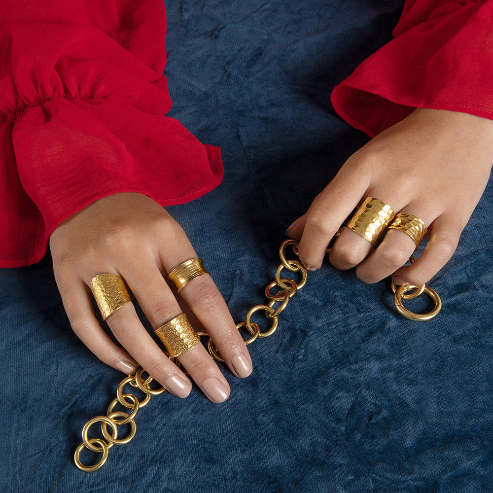 A striking ring, with a embossed texture that flatters and flows around the finger, the Nudo Gold Hammered Ring is size adjustable and handmade with sustainable 18k gold vermeil.