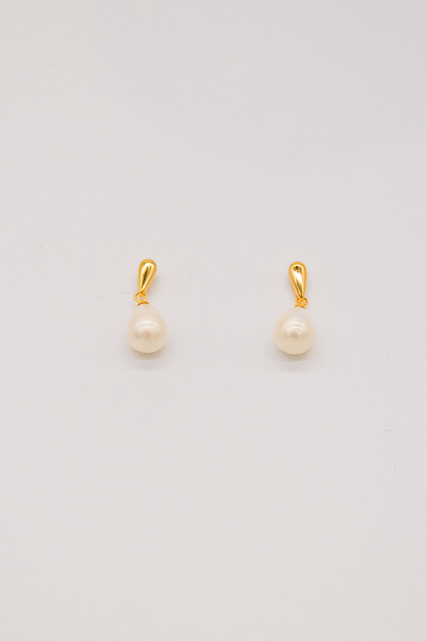 June Basic Pearl Earrings