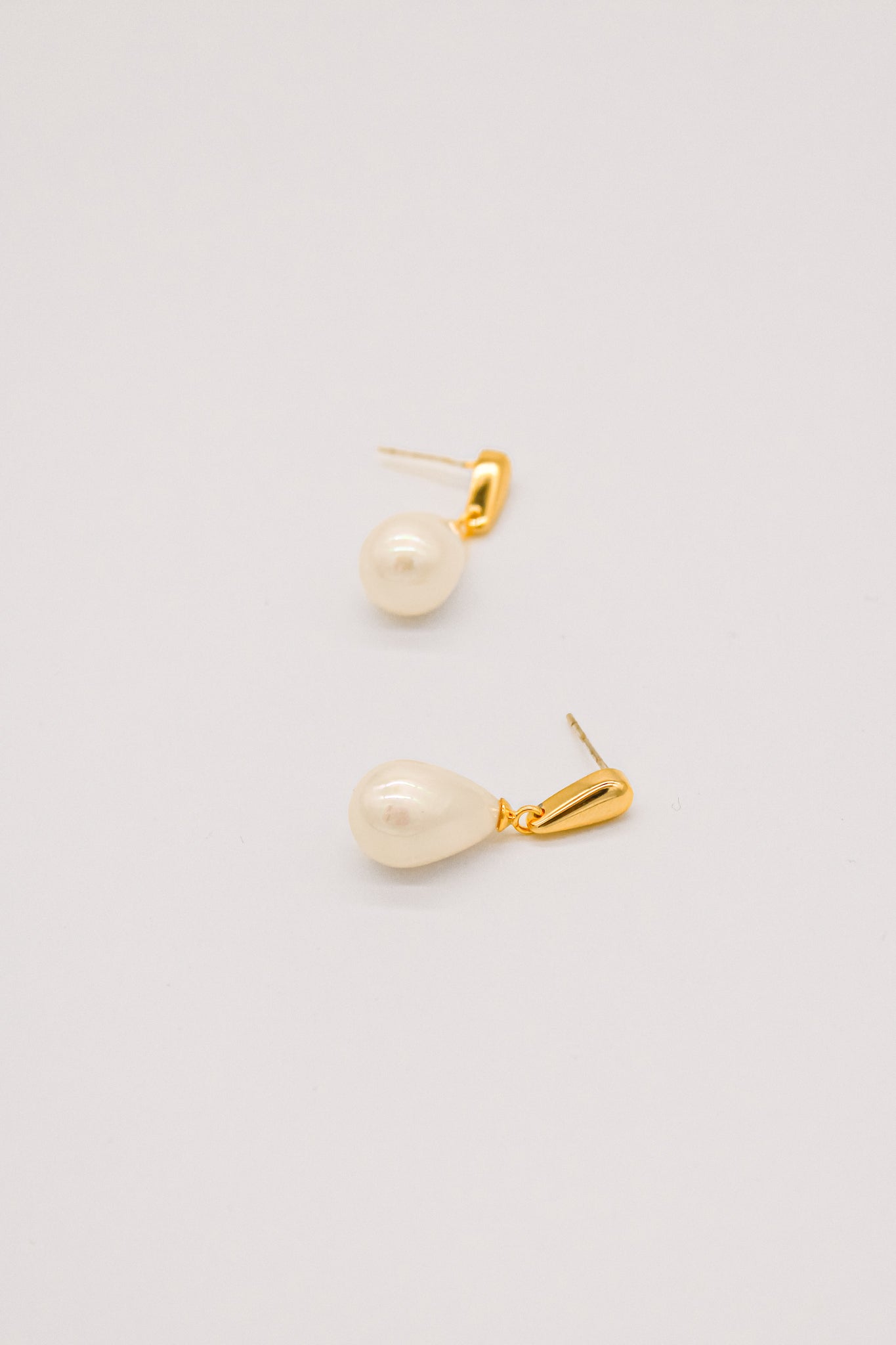 June Basic Pearl Earrings