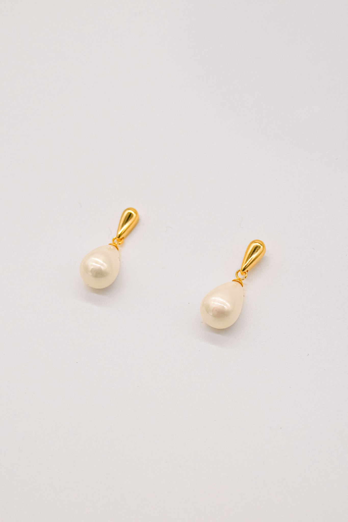 June Basic Pearl Earrings