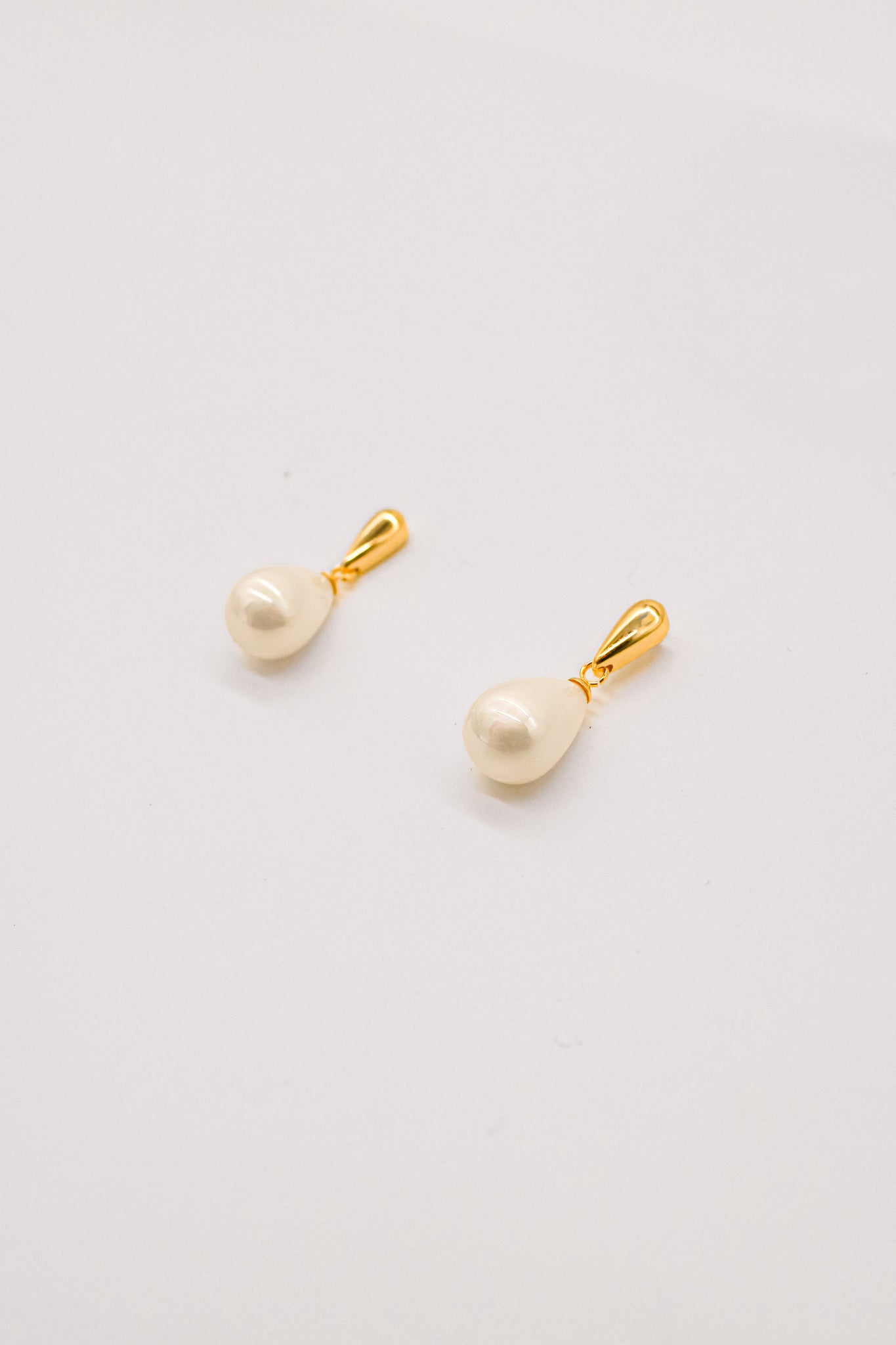 June Basic Pearl Earrings