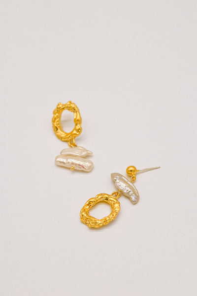 Janie Asymmetrical Pearl Earrings Gold