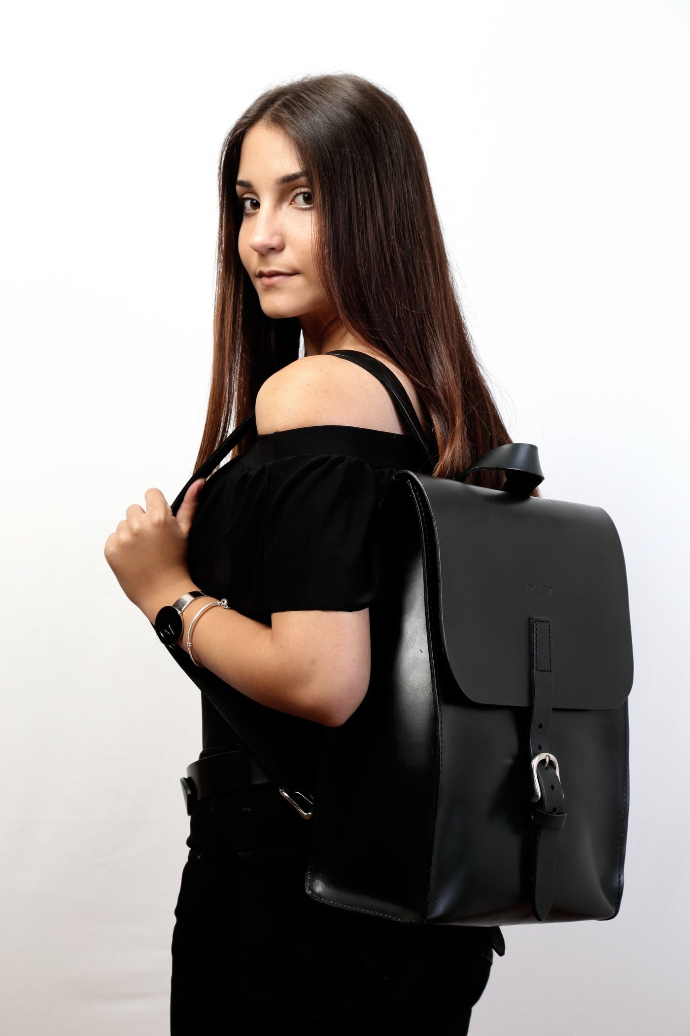 Leather Backpack in Cuoio Black Mod 120