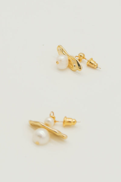 2 Pearl and Gold in the middle Gold Earrings / Gold Pearl