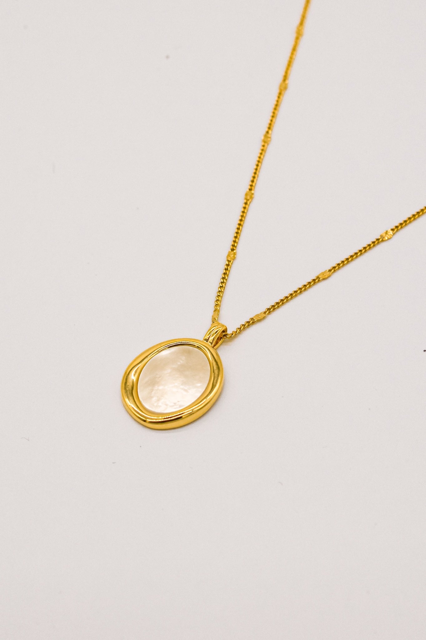 Oval Mother of Pearl Necklace