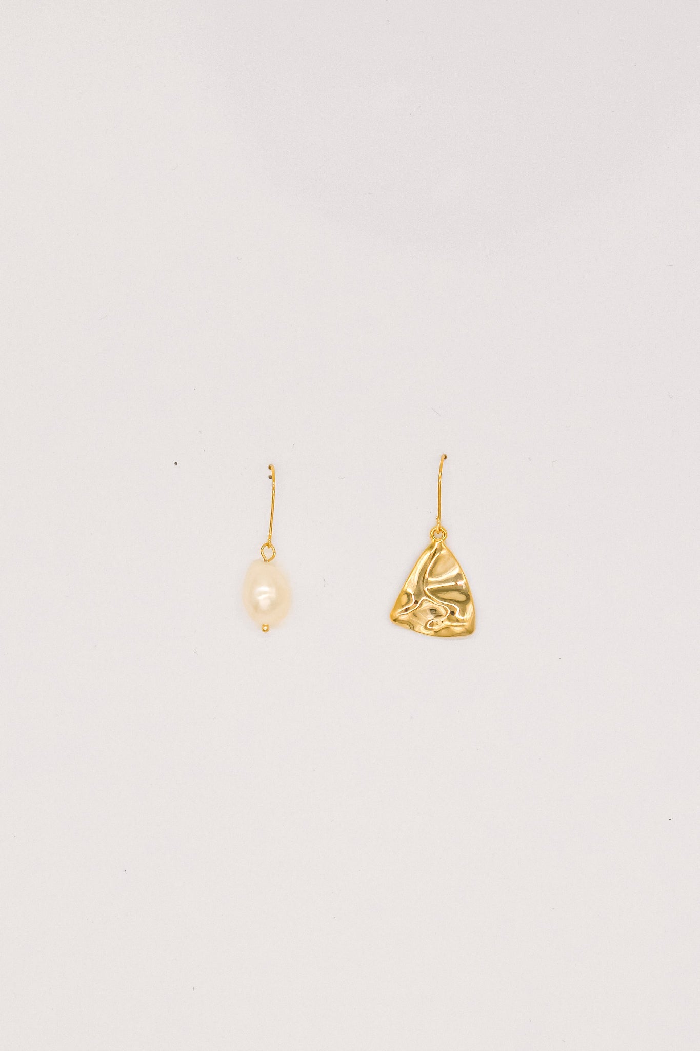 Jin Triangle Pearl Gold Earrings