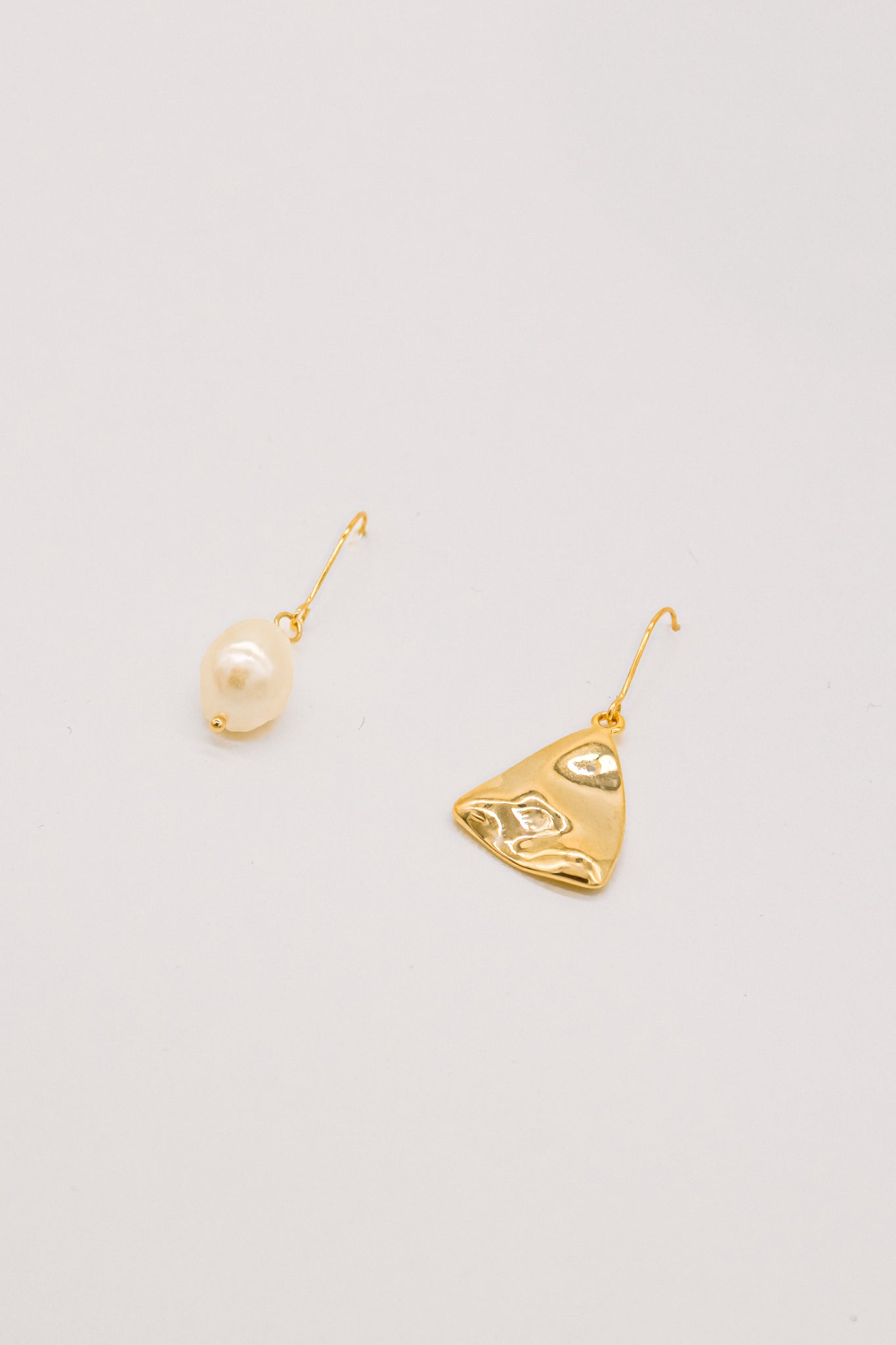 Jin Triangle Pearl Gold Earrings