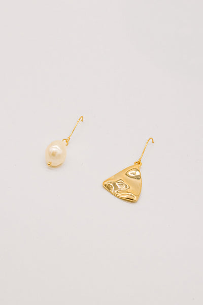 Jin Triangle Pearl Gold Earrings