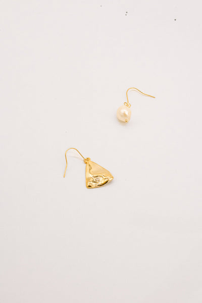 Jin Triangle Pearl Gold Earrings