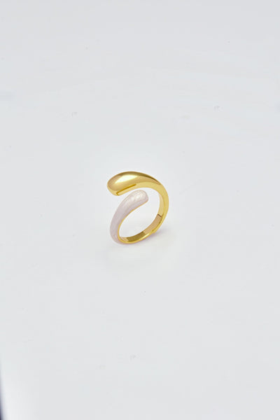 Overlap Round Pink Enamel Gold Ring