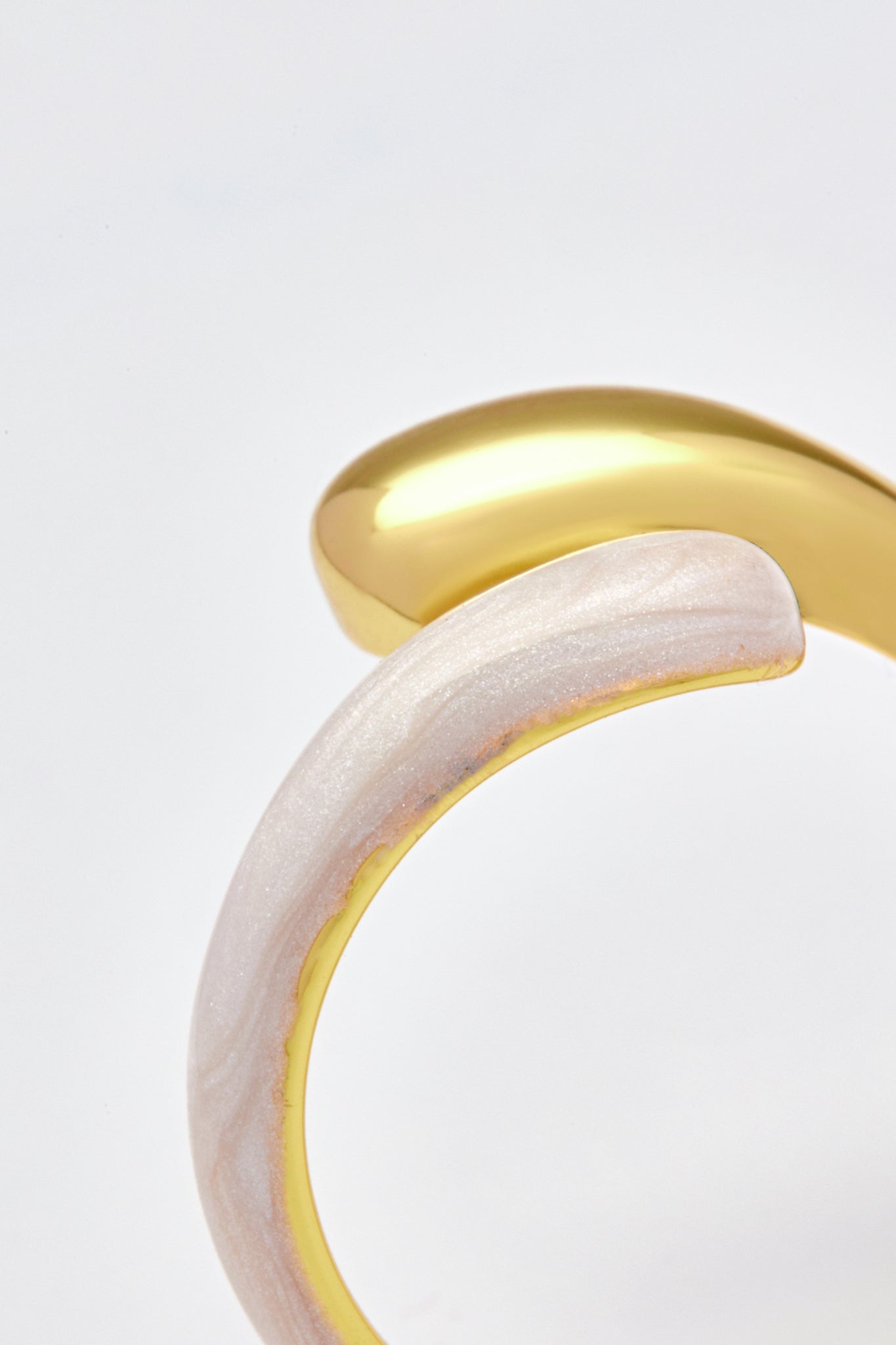 Overlap Round Pink Enamel Gold Ring