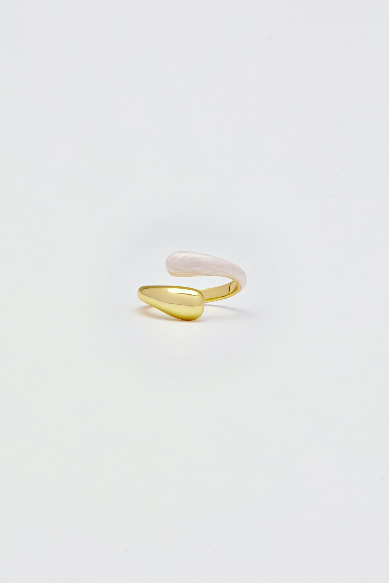 Overlap Round Pink Enamel Gold Ring