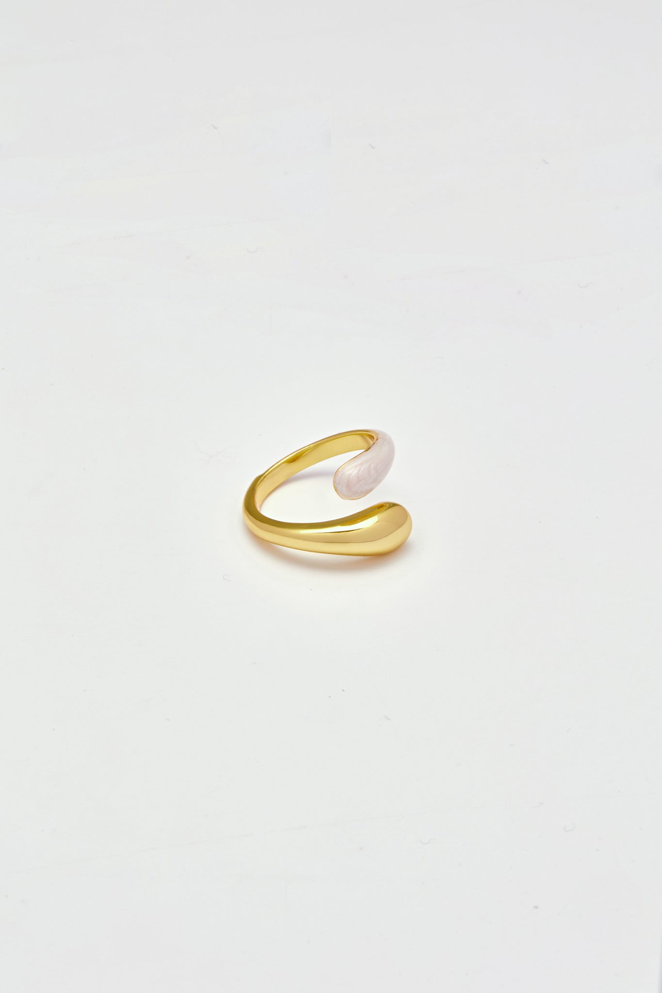 Overlap Round Pink Enamel Gold Ring