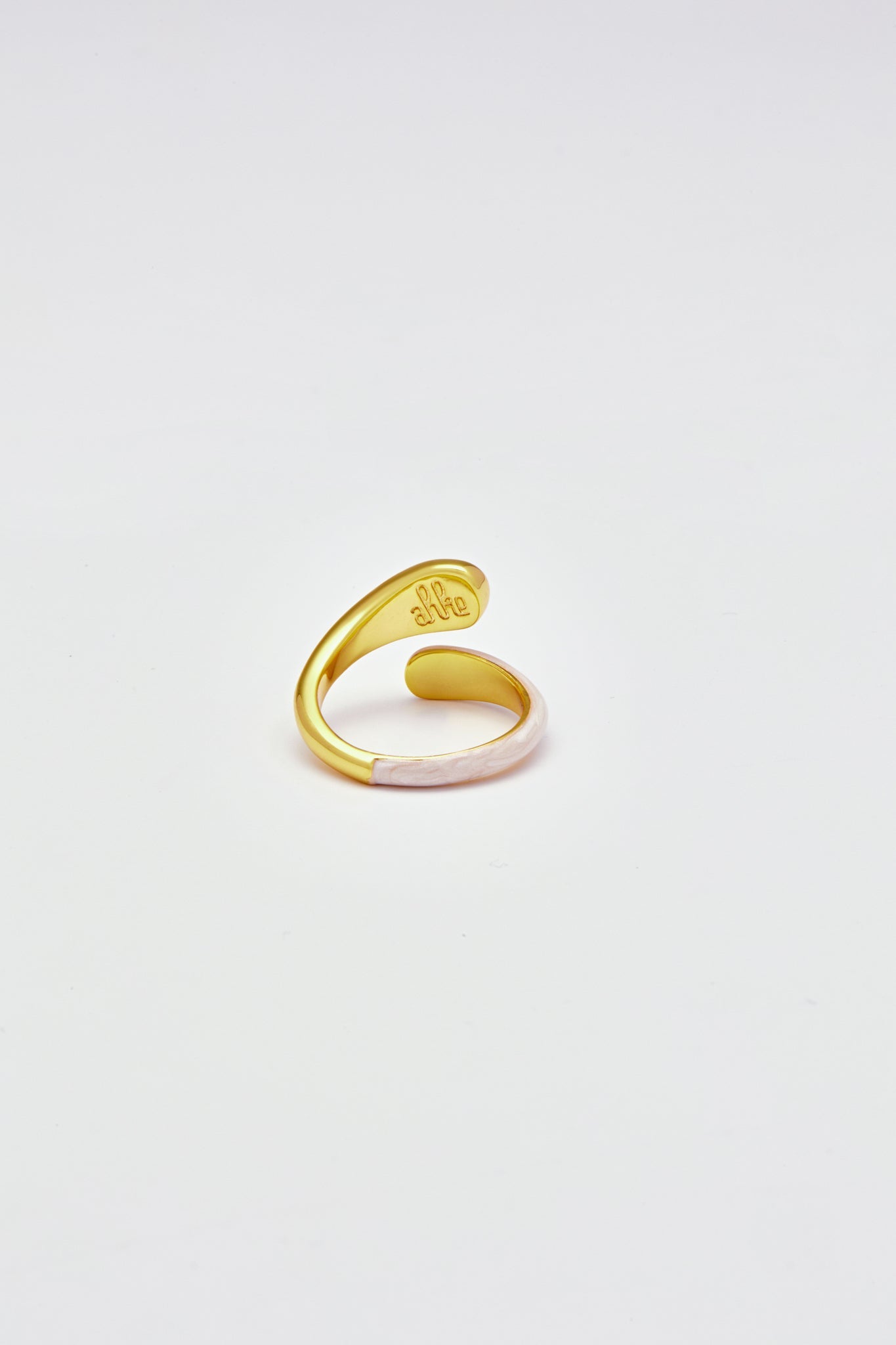 Overlap Round Pink Enamel Gold Ring