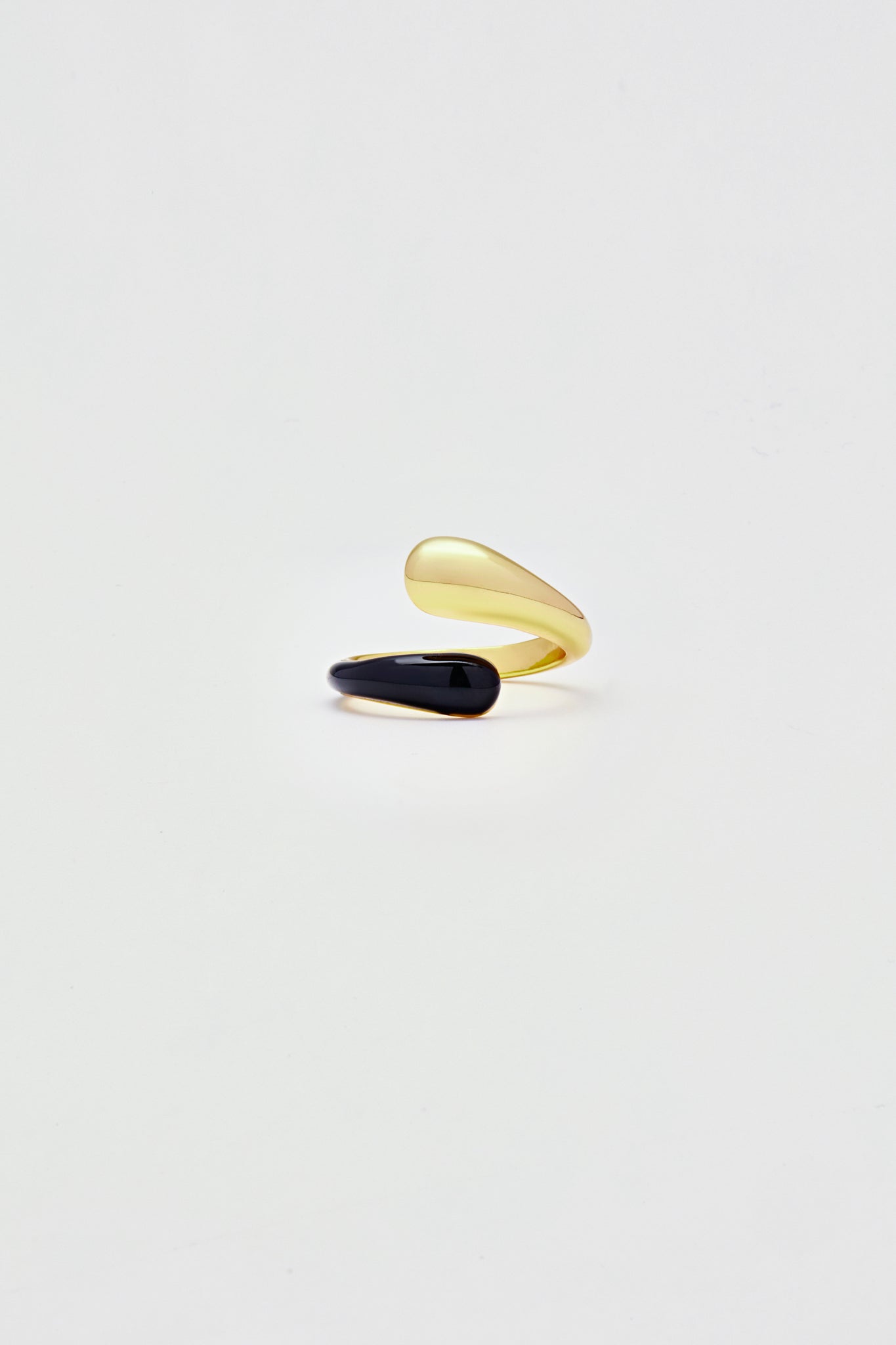 Overlap Round Black Enamel Gold  Ring