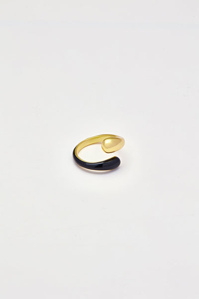 Overlap Round  Black Enamel Gold  Ring