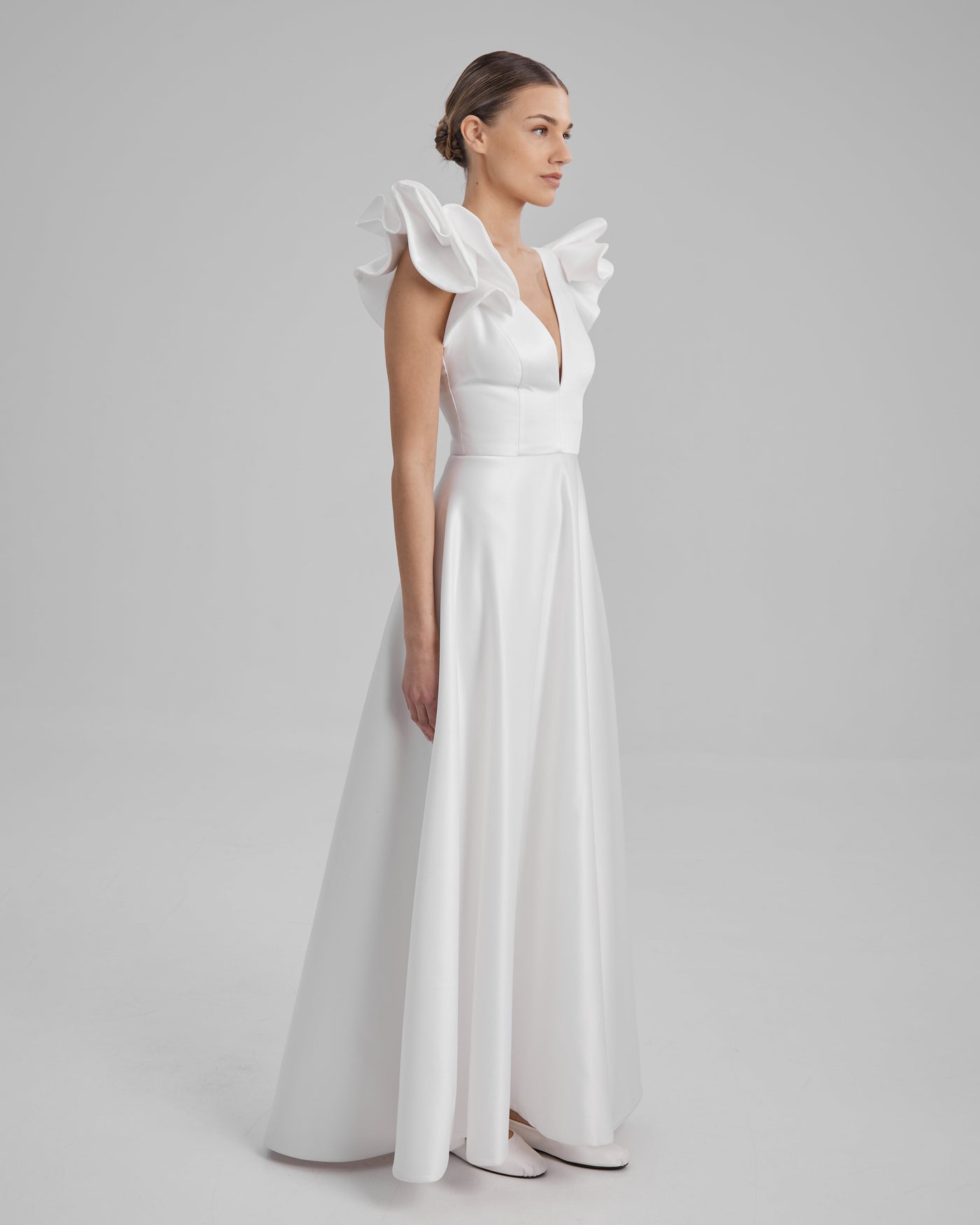 LOLA DRESS + FRILL | V neck maxi in white