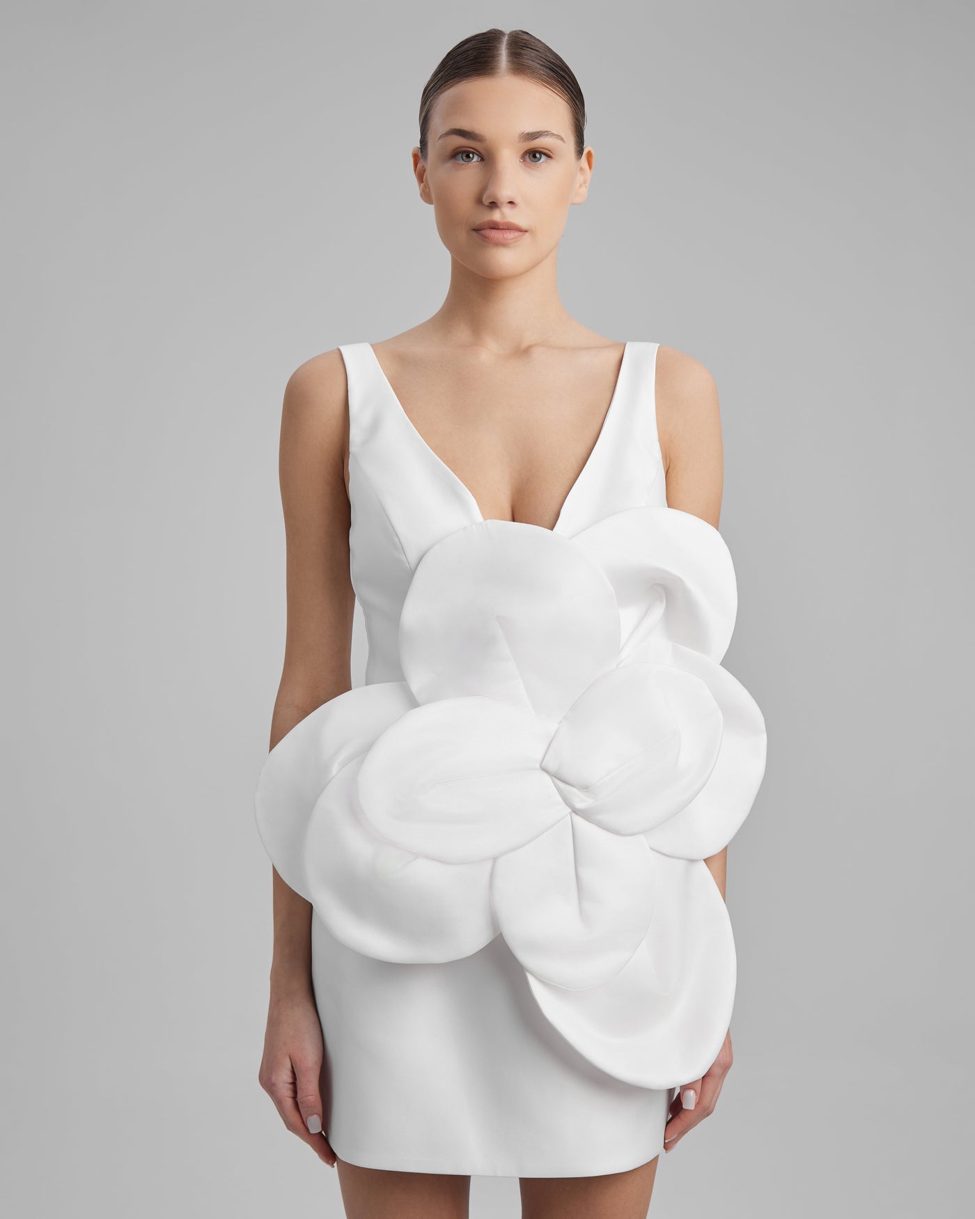 SKY DRESS + FLOWER | V neck mini in white