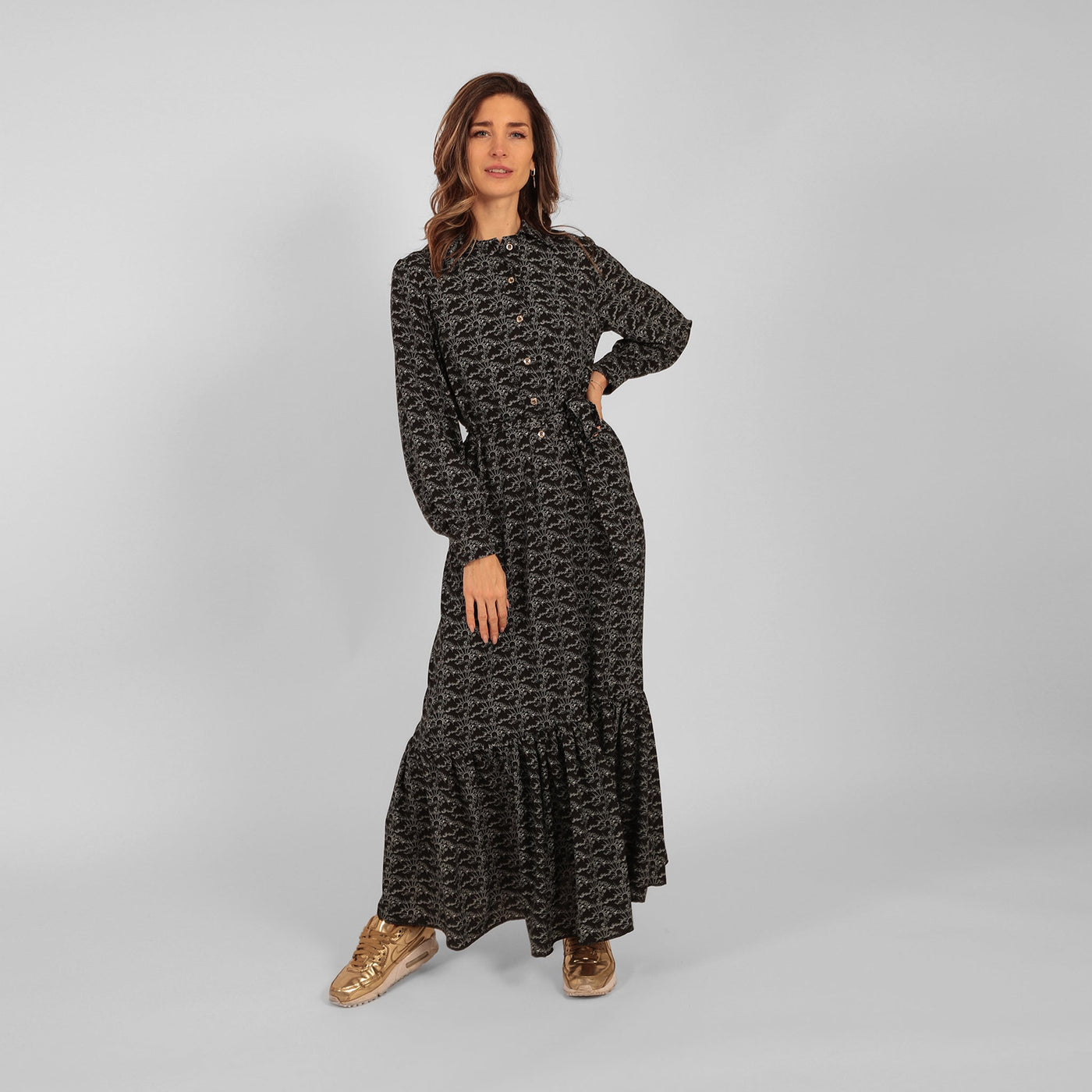 Nettie wears style Ilu long sleeve maxi shirt dress in celestial sunrise