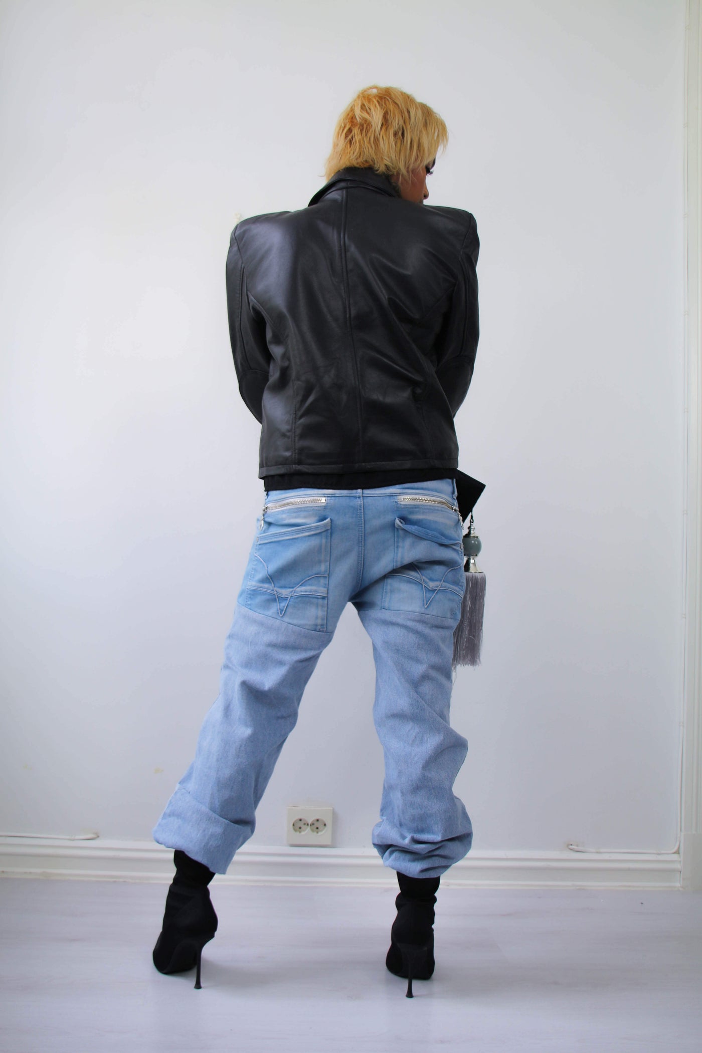 Leather jacket with exaggerated shoulders- short